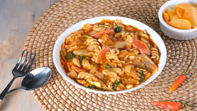 Seblak: Sensasi Pedas Gurih Kuliner Bandung yang Mendunia